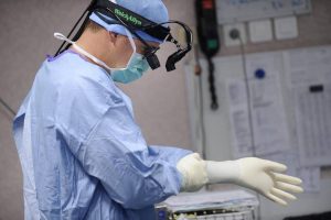 Chirurgien réparateur : quel est son rôle et dans quels cas le consulter ?